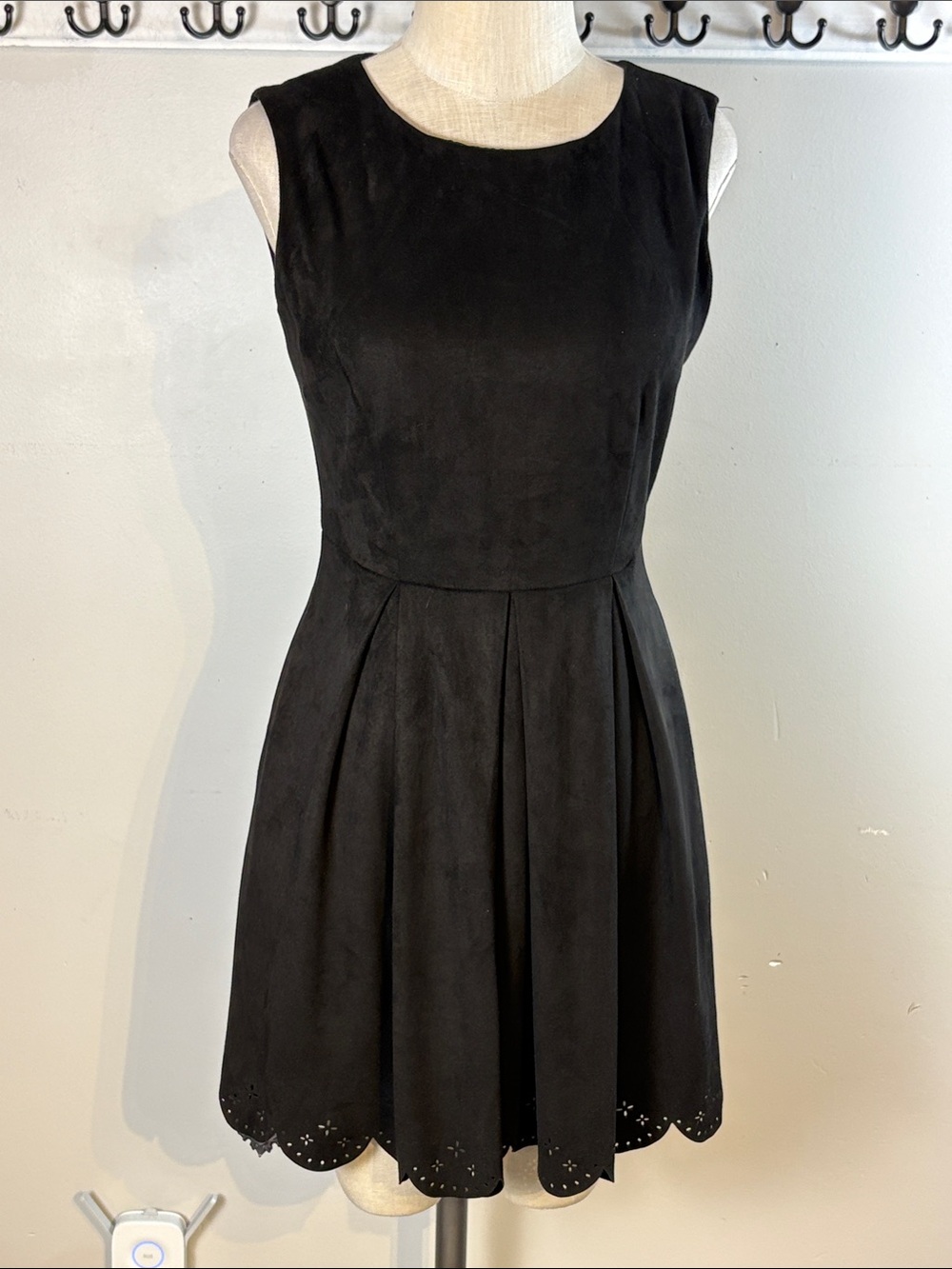 pink Martini Black Sleeveless Scallop-Hem Mini Dress Size xs